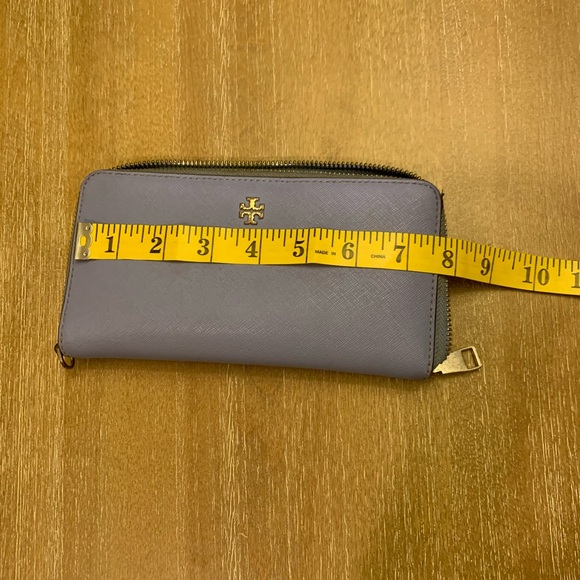 Tory Burch Robinson Zip Continental Wallet - Picture 13 of 16